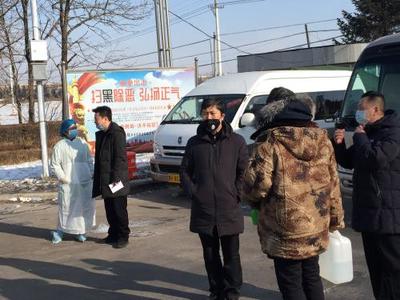 鶴崗市工信局黨組吹響抗疫“集結(jié)號(hào)” 全力保障消殺用品供應(yīng)